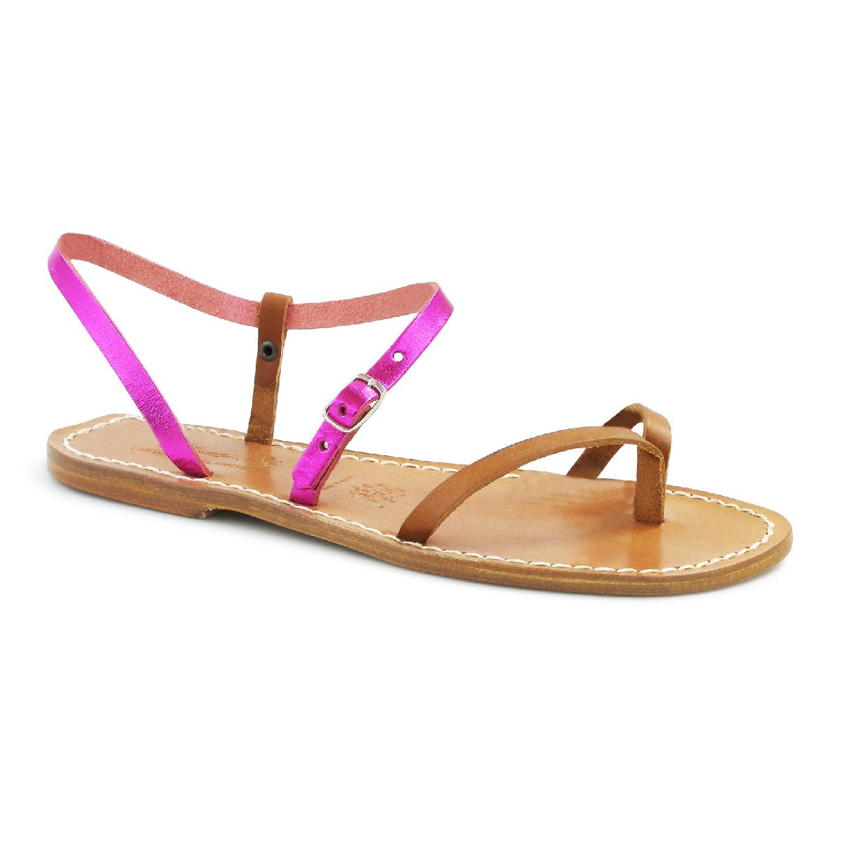 Sandalias de tiras de color fucsia para las mujeres