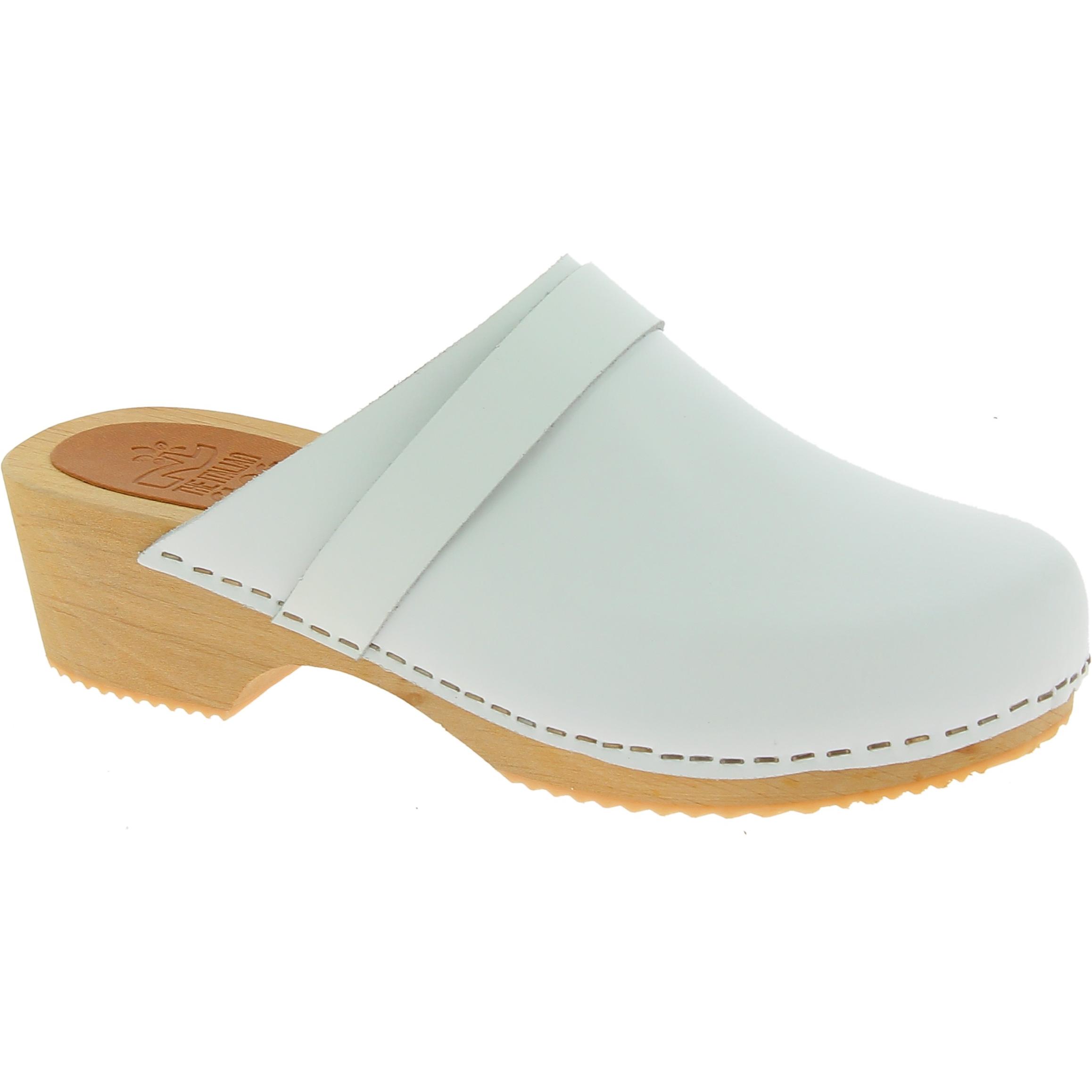 Wooden clogs for women with closed upper in white leather