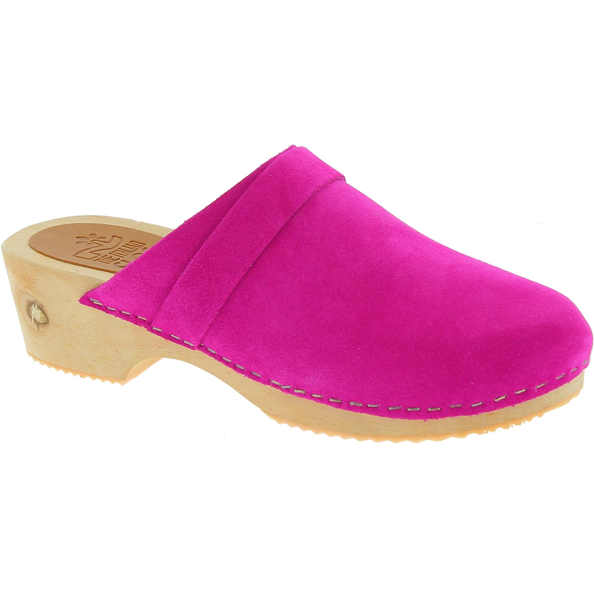 Wooden clogs for women with closed upper in pink suede leather