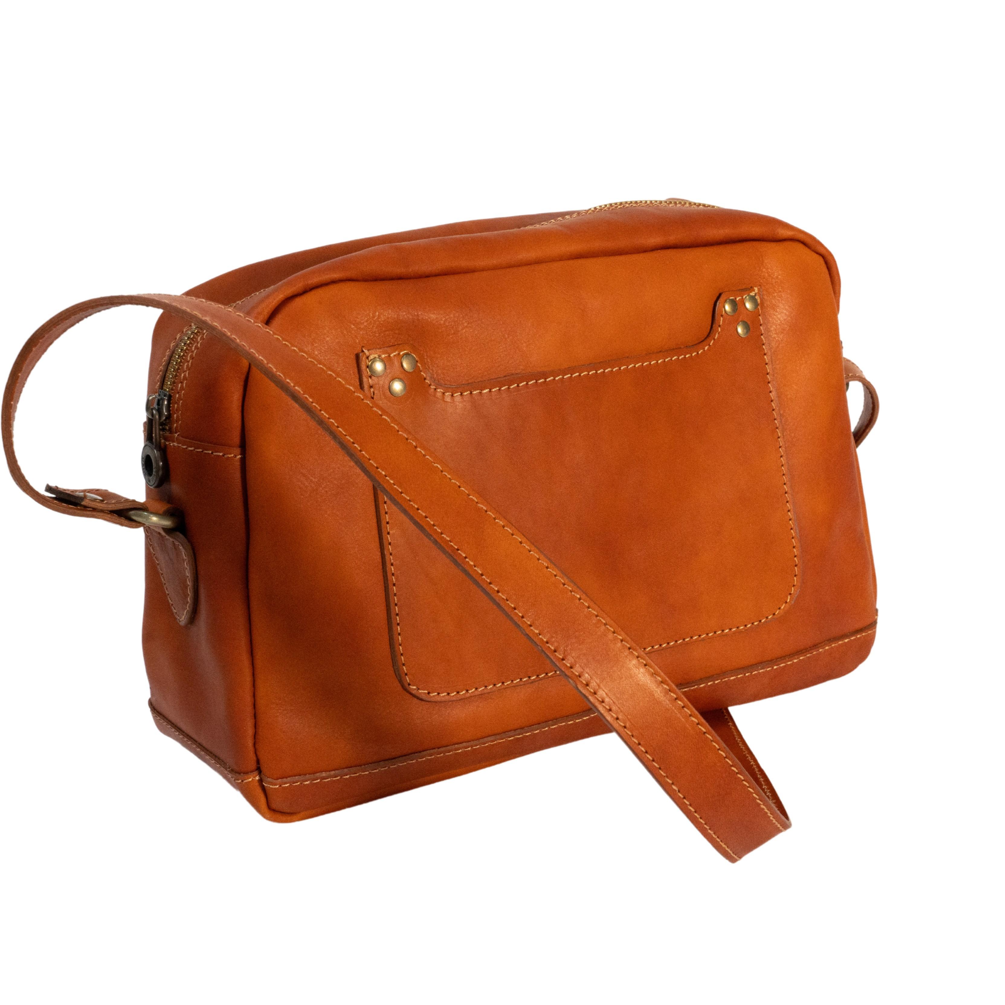 Cross-body bag in vegetable tanned leather handmade in Italy